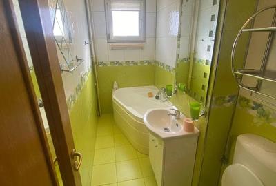 Apartament cu 4 camere decomandat în Ozana