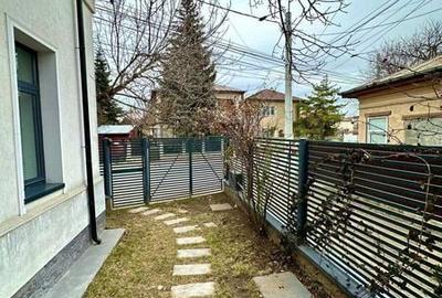 Casă cu 4 camere cu Teren 200 Mp în Central - 1