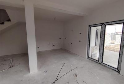 Duplex cu 4 camere cu Canalizare în Moșnița Nouă - 6