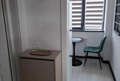 Garsonieră decomandată în Central