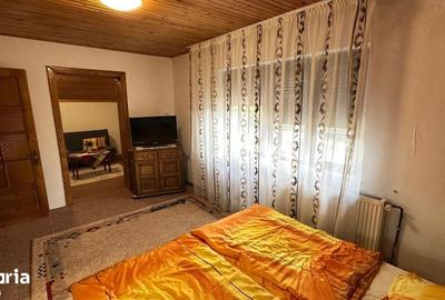 Casă cu 8 camere cu Teren 1420 Mp în Ghiroda - 1