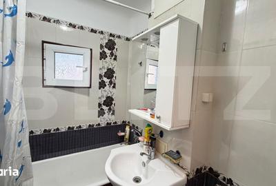 Apartament cu 3 camere semidecomandat în Craiovița Nouă