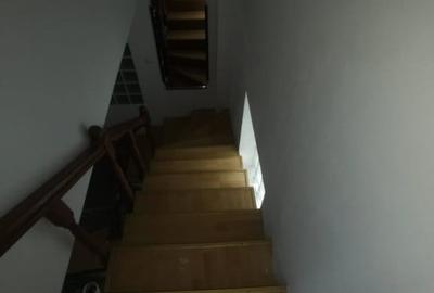 Casă cu 4 camere cu Teren 200 Mp în Apărătorii Patriei