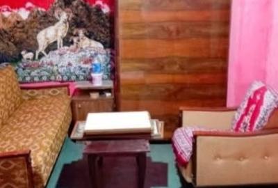 Casă cu 3 camere cu Teren 10300 Mp în Central