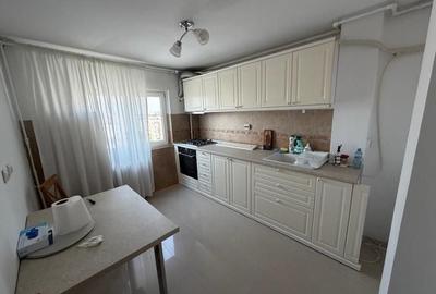 Apartament cu 3 camere decomandat, mobilat în Sebastian