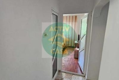 Apartament cu 3 camere decomandat în Roman - 2