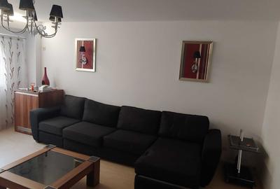 Apartament cu 3 camere decomandat în Calea Călărașilor