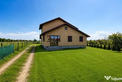 Casă cu 4 camere cu Teren 3960 Mp în Central - 11