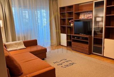 Apartament cu 3 camere semidecomandat în Tineretului