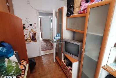 Apartament cu 3 camere decomandat în Sud