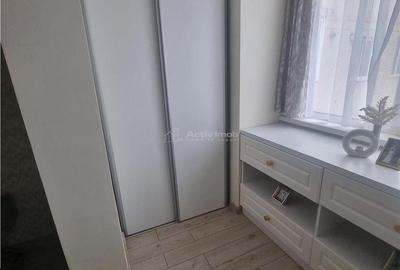Apartament cu 3 camere decomandat în Libertății
