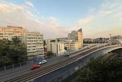 Apartament cu 2 camere decomandat în P-ța Victoriei