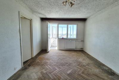 Apartament cu 3 camere semidecomandat în Km 4-5 - 2