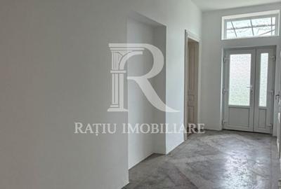 Spațiu comercial, de 100 mp, în Central - 3