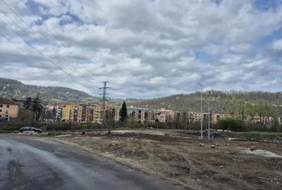 Teren de 1900 mp, în Mociur - 8