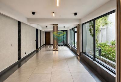 Apartament cu 3 camere decomandat, mobilat în Polonă