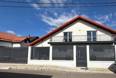 Casă individuală cu 4 camere cu Canalizare în Hălchiu