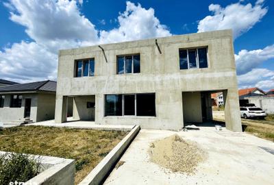 Casă cu 8 camere cu Teren 480 Mp în Tokai