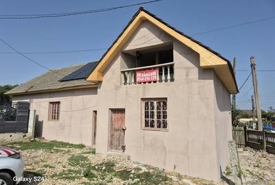 Casă individuală cu 4 camere cu Teren 300 Mp în Sfircea