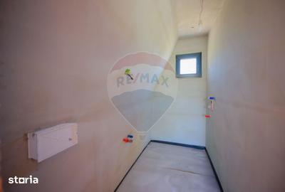 Casă cu 7 camere cu Teren 30200 Mp în Negreni - 12