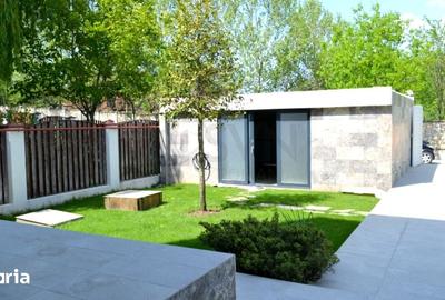 Casă cu 7 camere cu Teren 859 Mp în Central