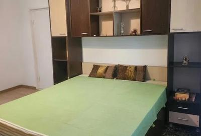 Apartament cu 2 camere decomandat, mobilat în Podul de Piatră