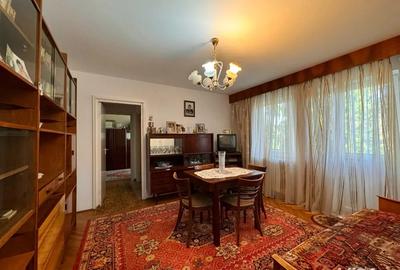 Apartament cu 3 camere semidecomandat în Zamfirescu