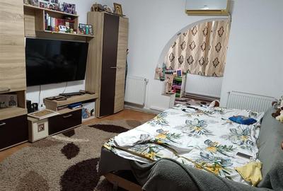 Apartament cu 2 camere semidecomandat în Baza 3 - 4