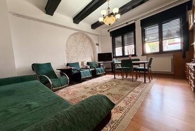 Apartament cu 4 camere decomandat, mobilat în Dacia
