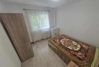 Apartament cu 2 camere decomandat în Podul de Fier