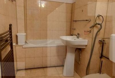 Apartament cu 3 camere semidecomandat în Central - 1
