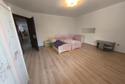 Casă individuală cu 7 camere cu Canalizare în Central - 92