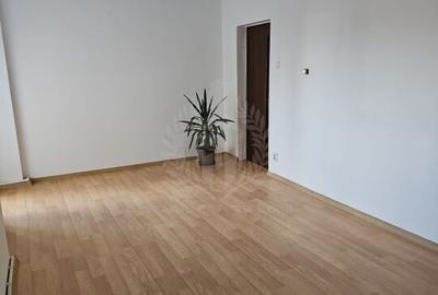 Apartament cu 4 camere decomandat în Republicii - 4