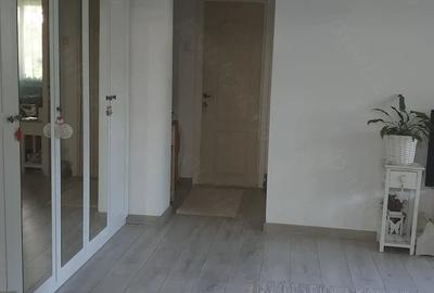 Apartament cu 2 camere semidecomandat în Pajura