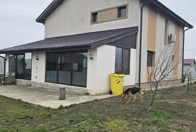 Casă cu 4 camere în Central