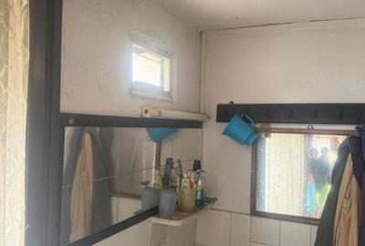 Casă cu 2 camere cu Teren 1000 Mp în Central