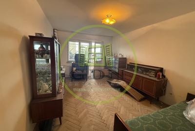 Apartament cu 3 camere decomandat în Calea București