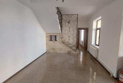 Casă individuală cu 7 camere cu Canalizare în Tomis II - 4