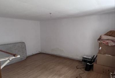 Casă cu 3 camere în Romanești - 1