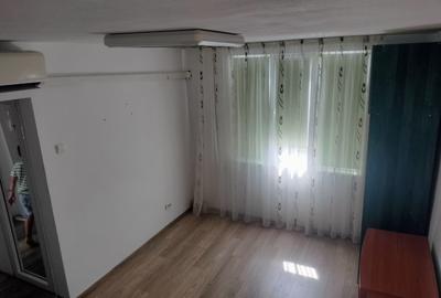 Apartament cu 2 camere semidecomandat în Micro 19