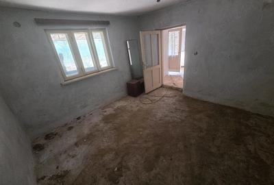 Casă cu 3 camere cu Teren 365 Mp în Est
