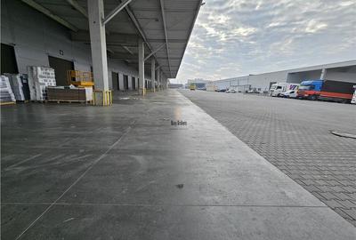 Spațiu industrial, de 2,600 mp, în Est - 15