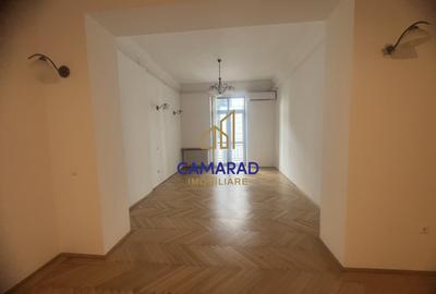 Apartament cu 3 camere decomandat în P-ța Victoriei