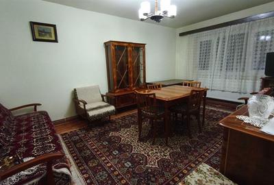 Apartament cu 3 camere decomandat, mobilat în Răcădău
