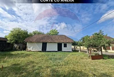 Casă cu 2 camere cu Teren 5447 Mp în Central