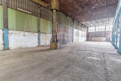 Spațiu industrial, de 1,965 mp, în Industrială - 3