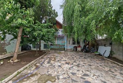 Casă individuală cu 13 camere cu Canalizare în Bucureștii Noi