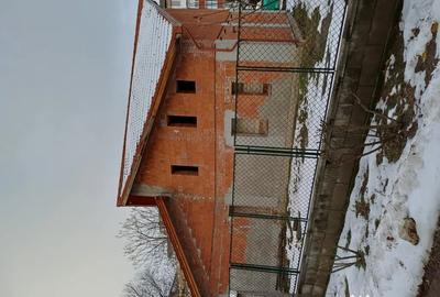 Casă cu 4 camere cu Teren 410 Mp în Central