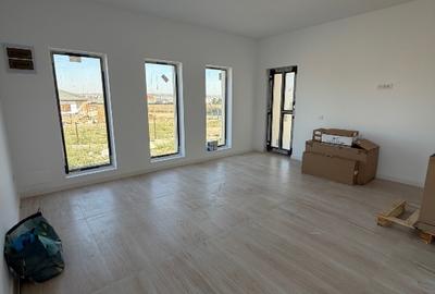 Casă individuală cu 4 camere cu Teren 500 Mp în Miroslava