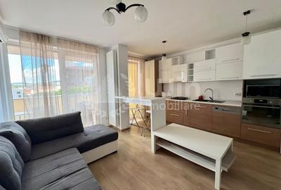 Apartament cu 2 camere semidecomandat, mobilat în Central